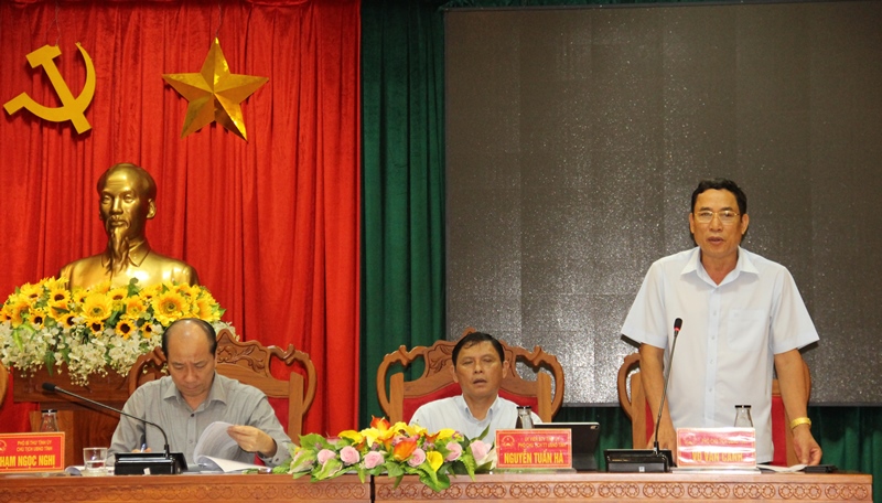 Ông Võ Văn Cảnh – Phó Chủ tịch UBND tỉnh tham gia ý kiến tại cuộc họp